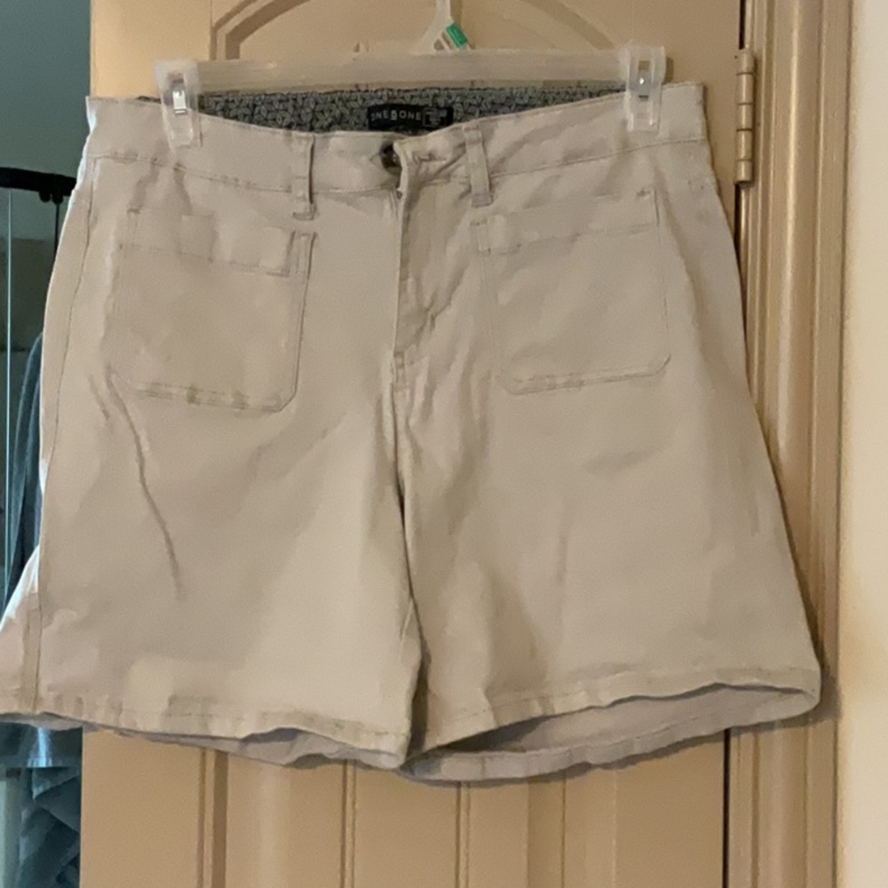Women's Cream Shorts